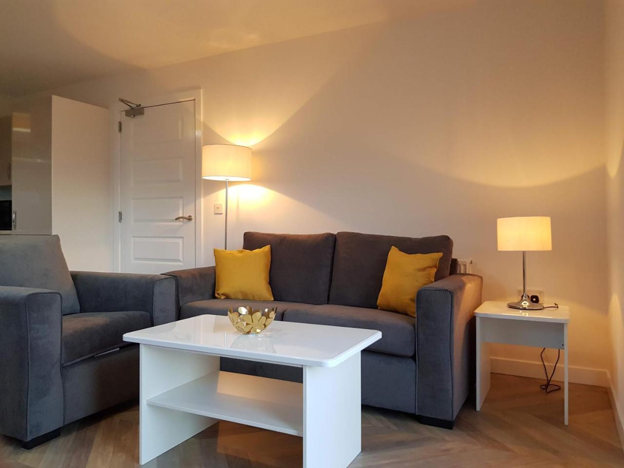 1 Royal View Apartments Стерлинг Экстерьер фото
