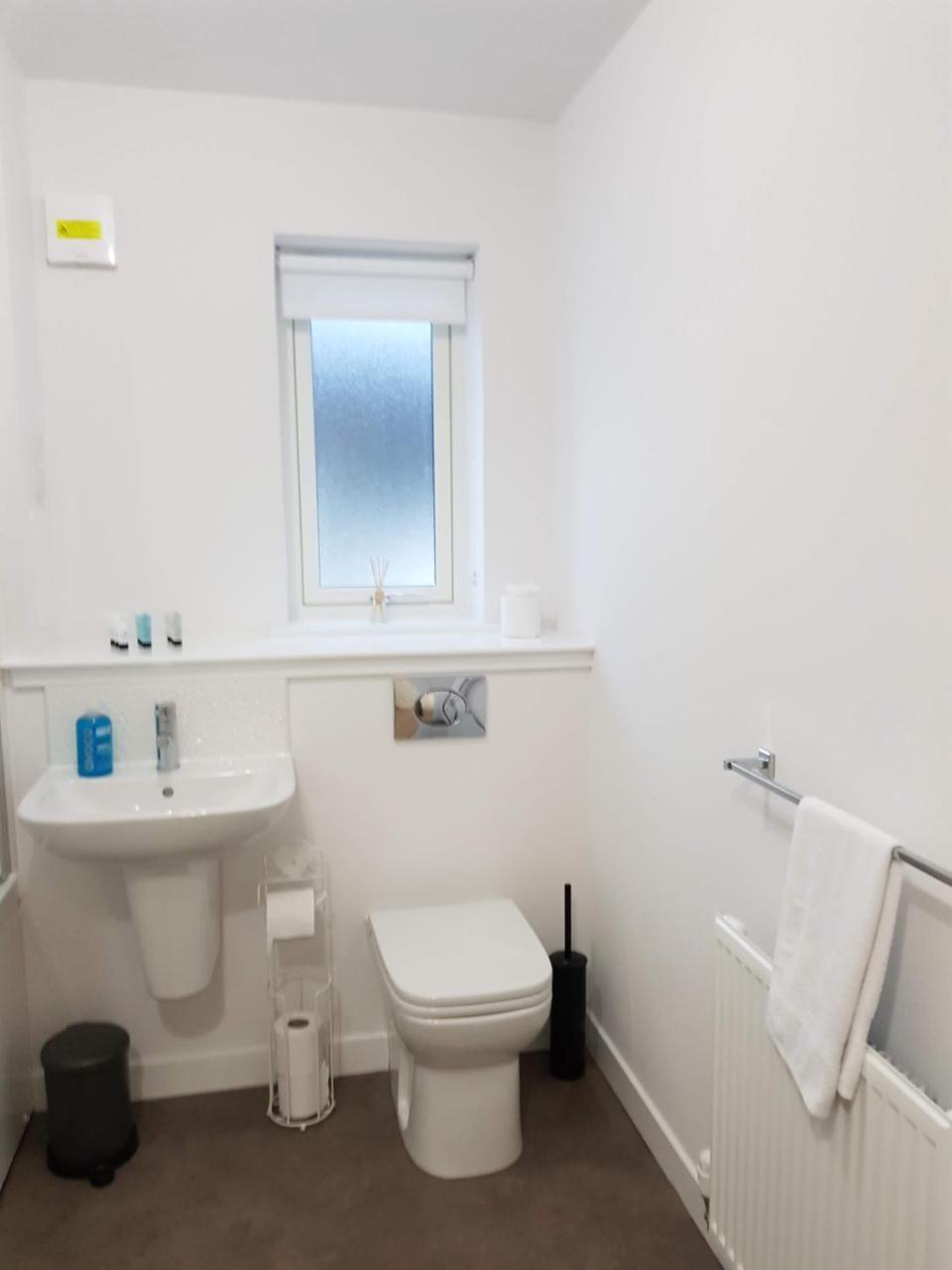 1 Royal View Apartments Стерлинг Экстерьер фото