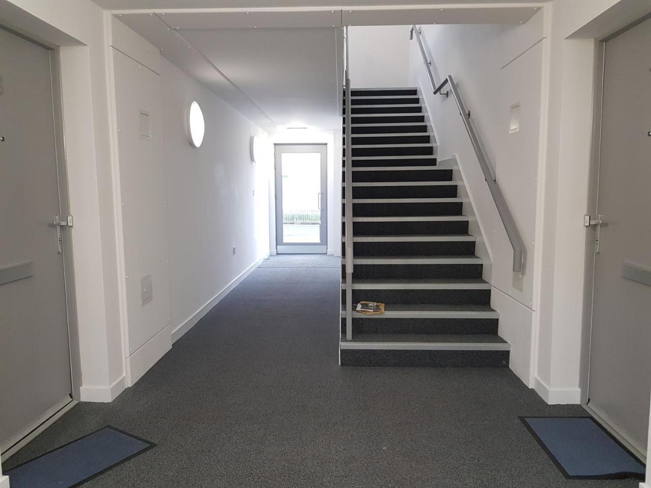 1 Royal View Apartments Стерлинг Экстерьер фото
